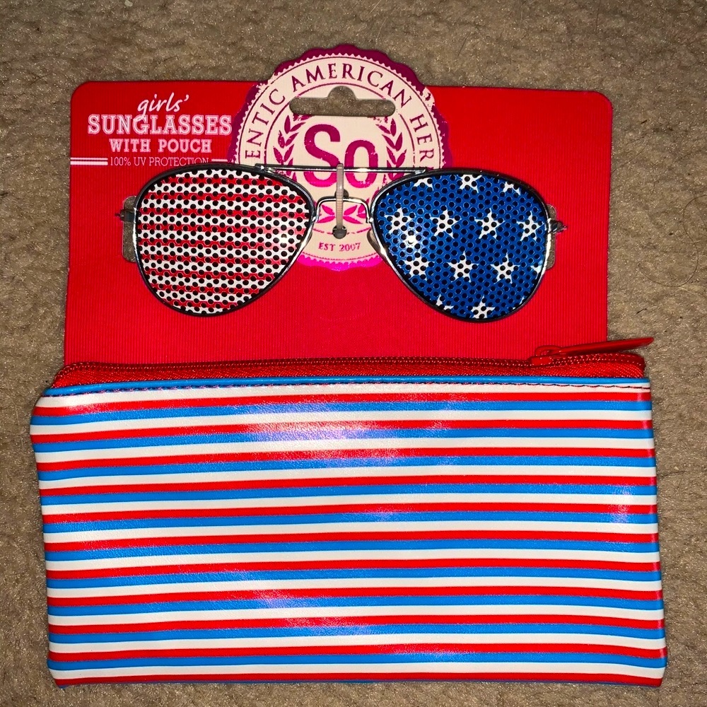 Sunglasses with pouch